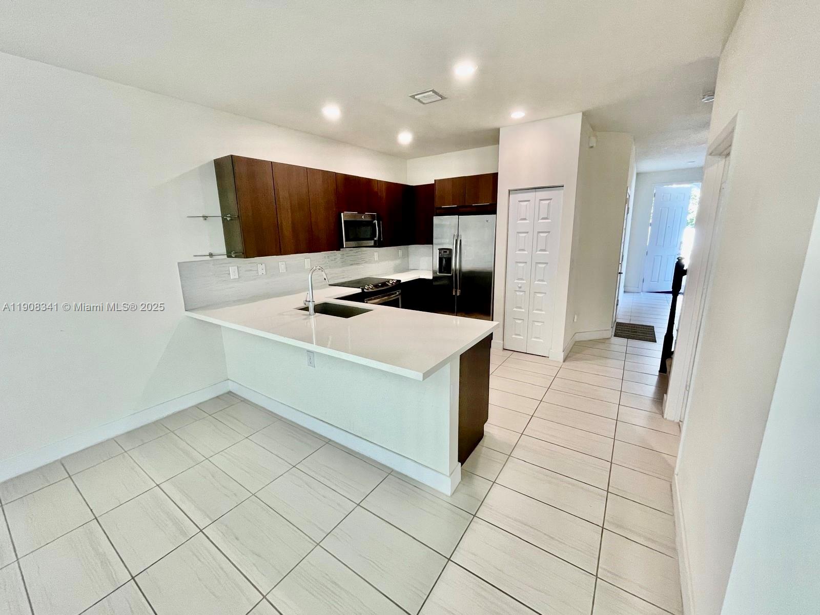 8871 NW 103rd Pl Doral, FL 33178
