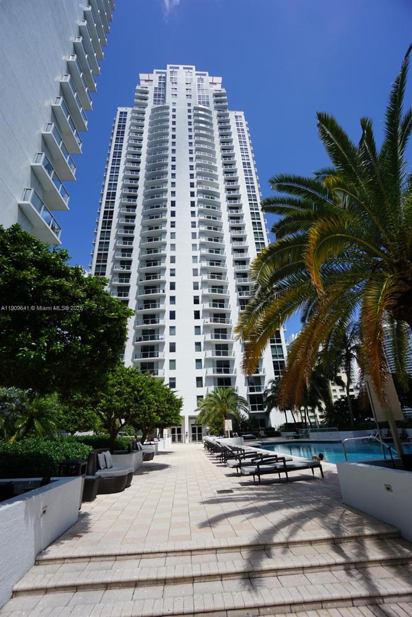 1060 Brickell Ave #1411
