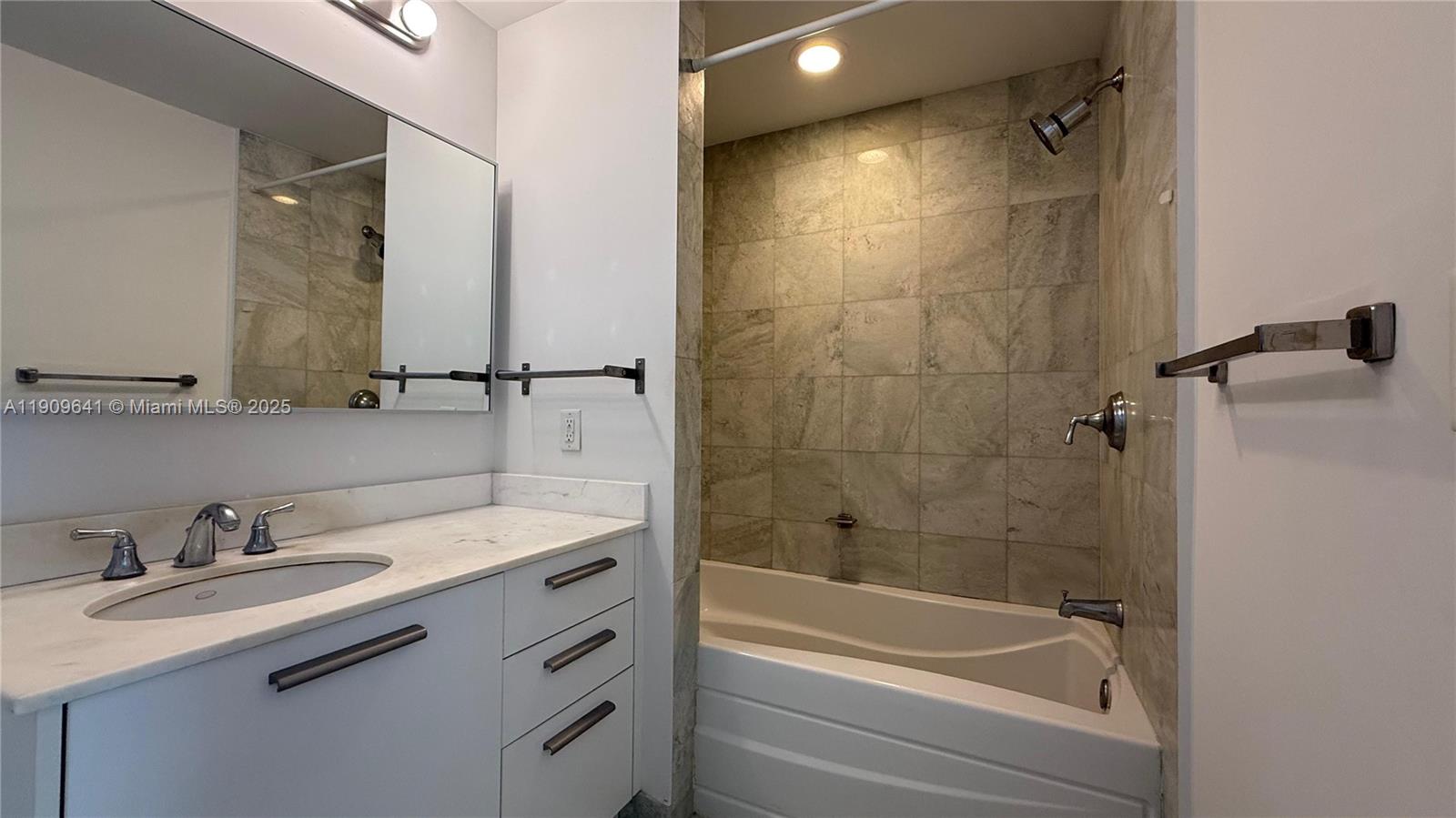 image 1060 Brickell - 106025