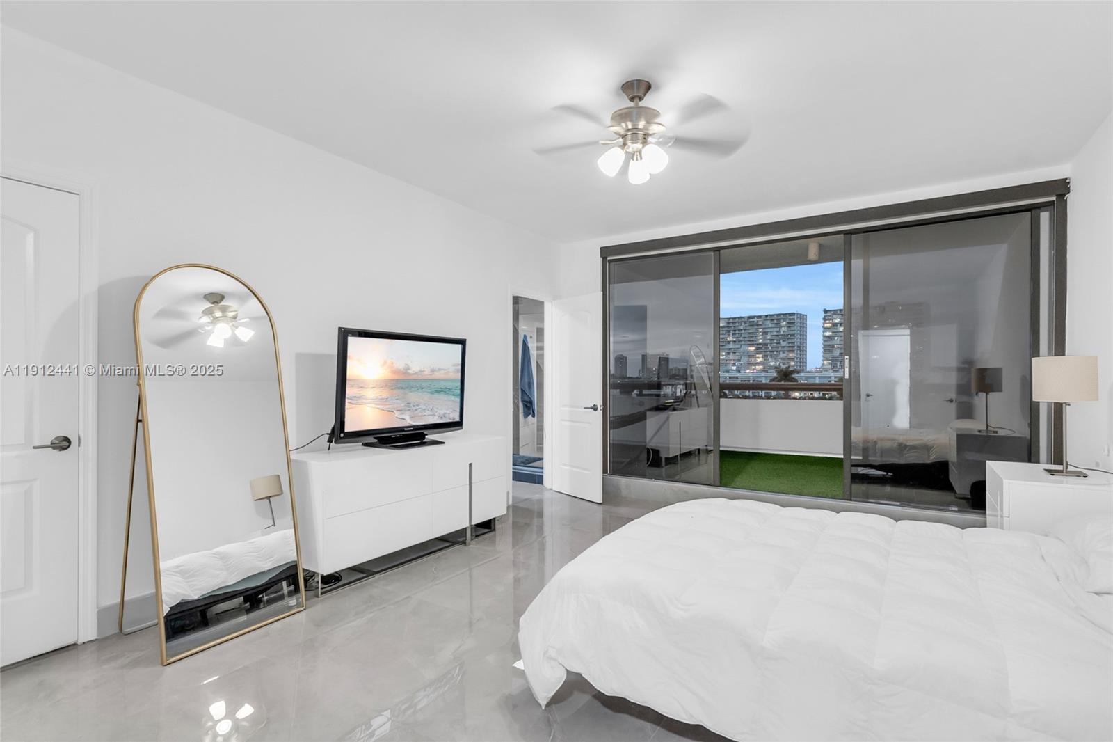 355 Poinciana Dr #1130 Sunny Isles Beach, FL 33160