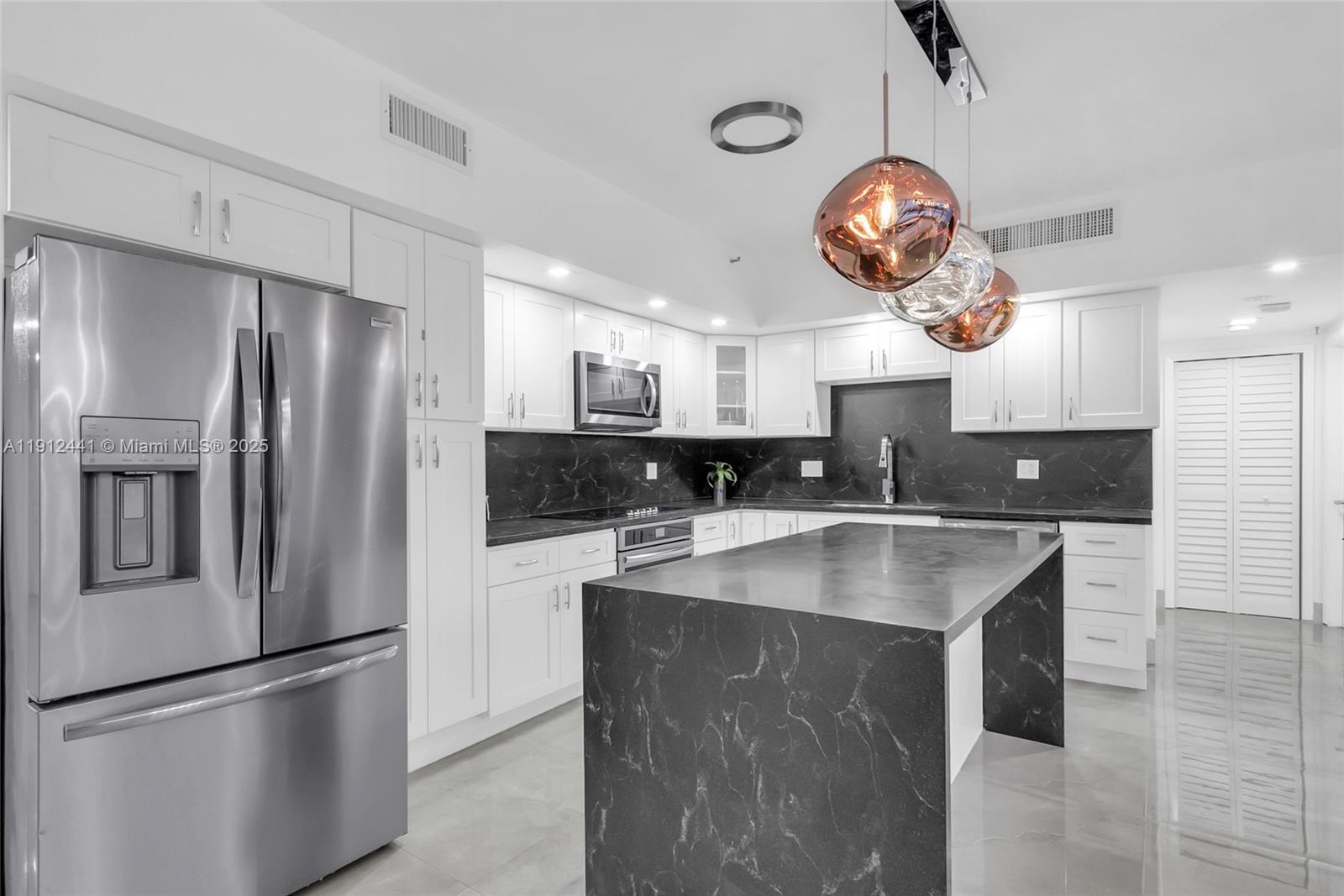 355 Poinciana Dr #1130 Sunny Isles Beach, FL 33160