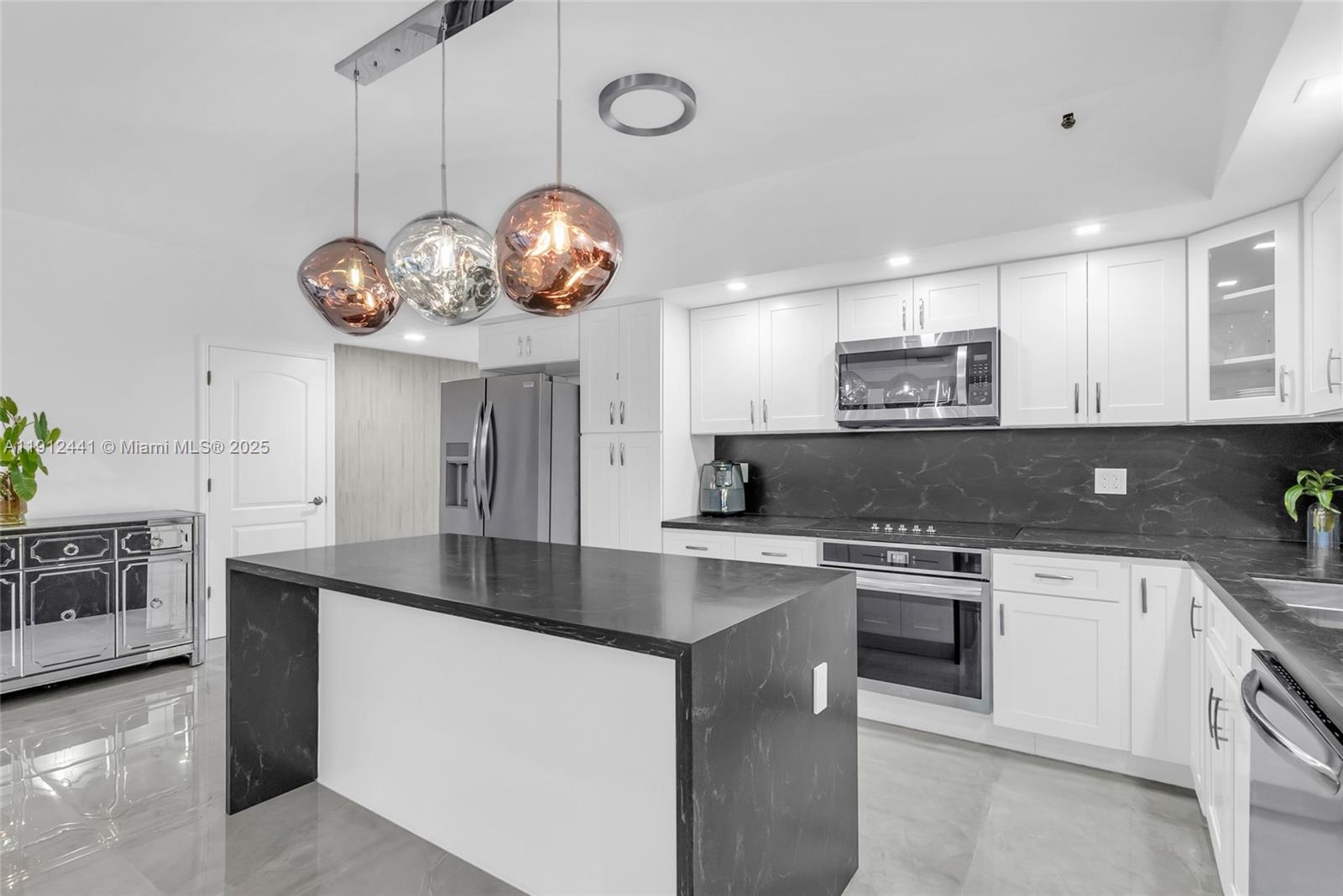 355 Poinciana Dr #1130 Sunny Isles Beach, FL 33160