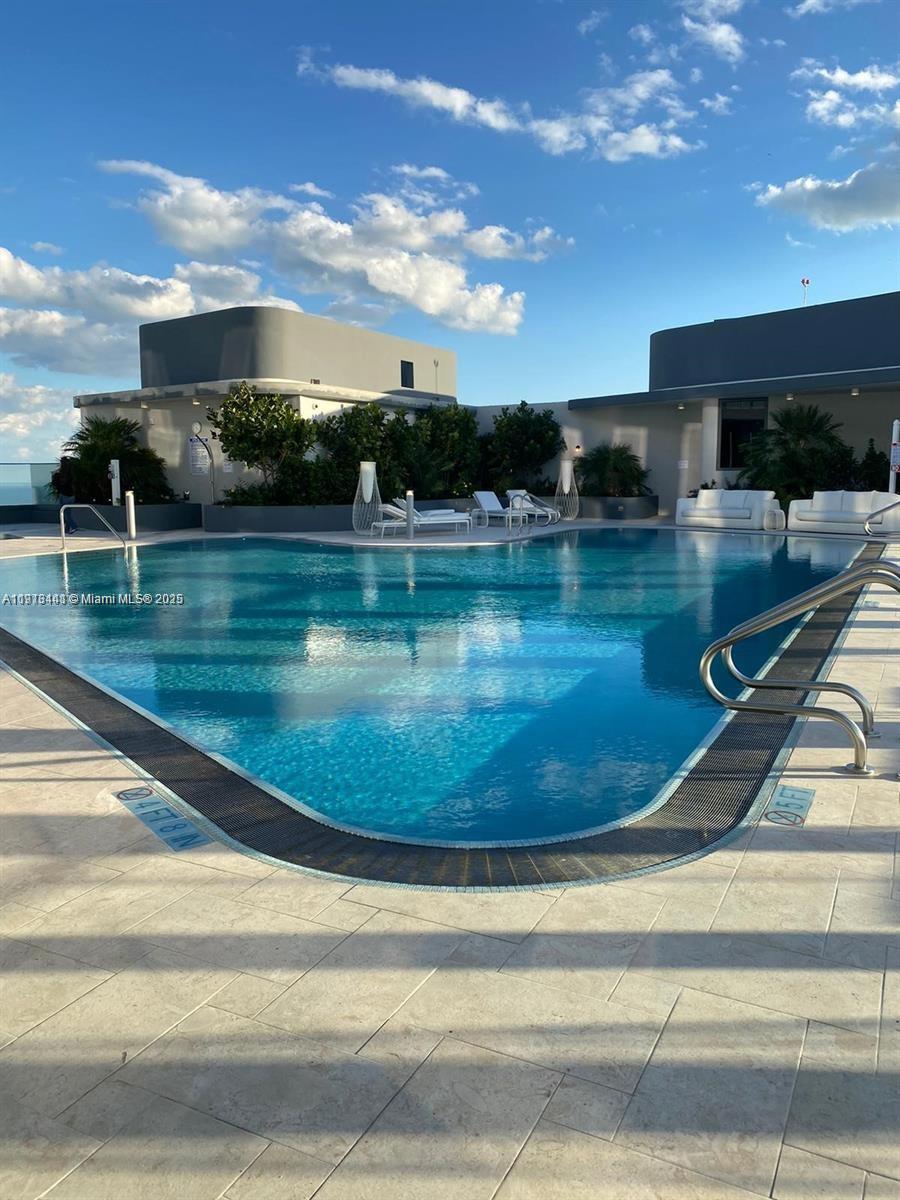 image Brickell Flatiron33