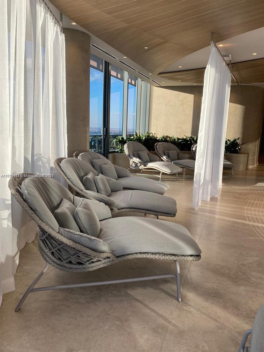 image Brickell Flatiron37