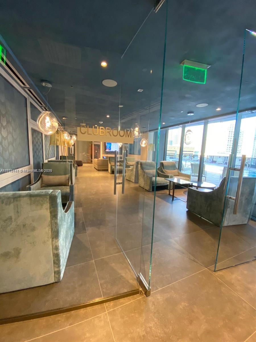 image Brickell Flatiron43