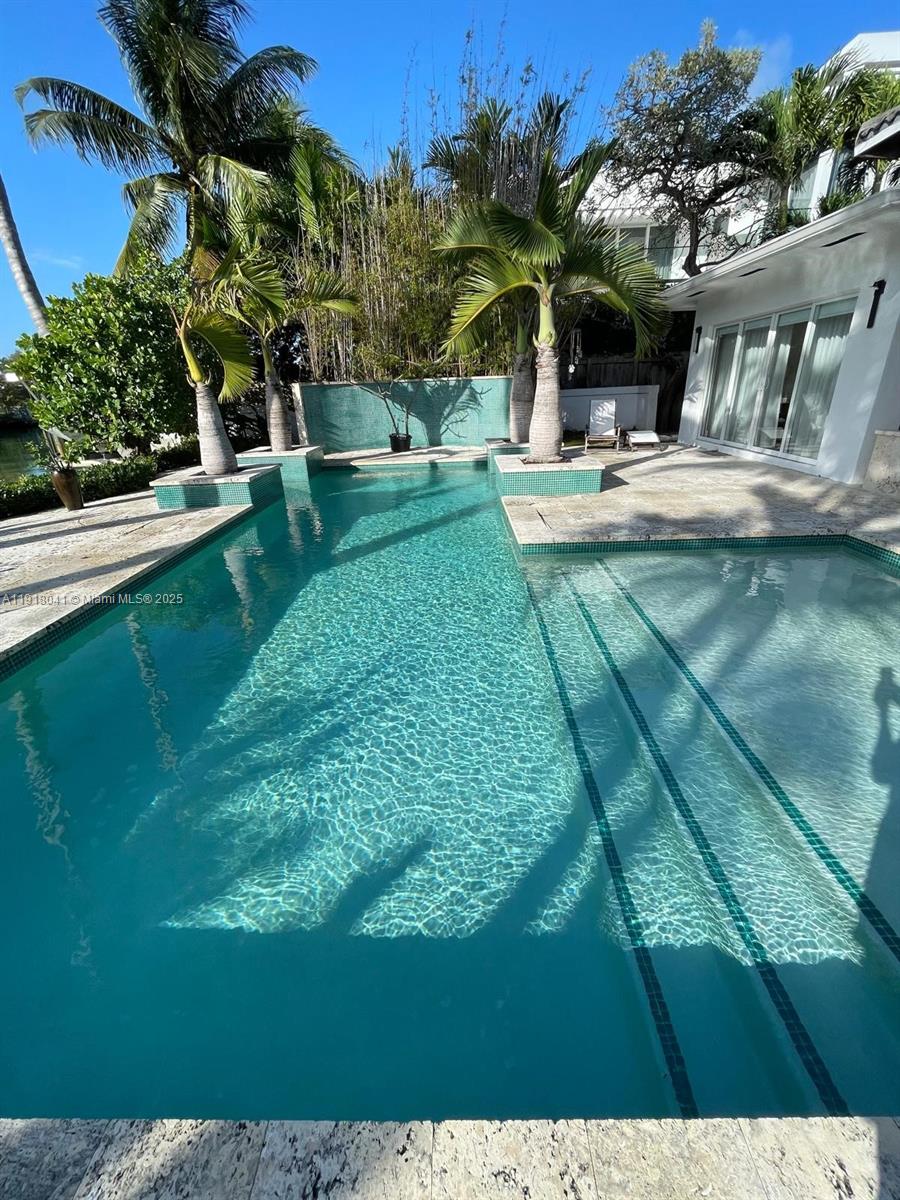 670 S Shore Dr Miami Beach, FL 33141