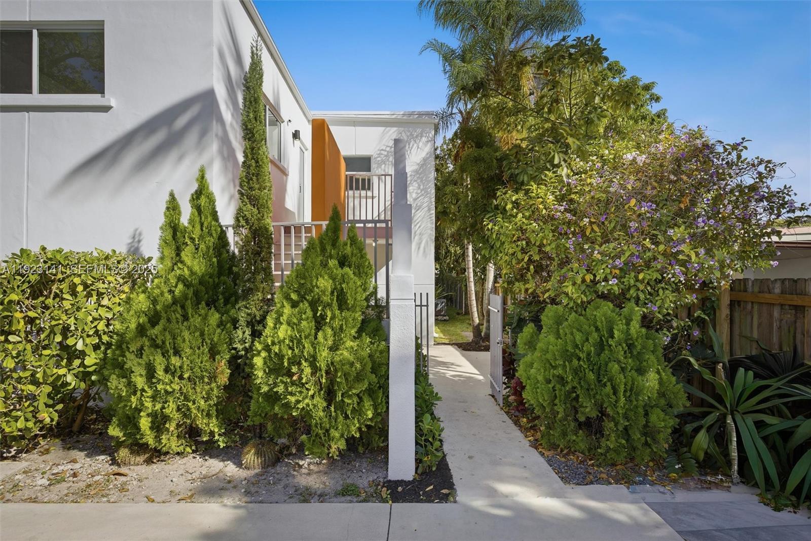 1045 SW 25th Ave Miami, FL 33135