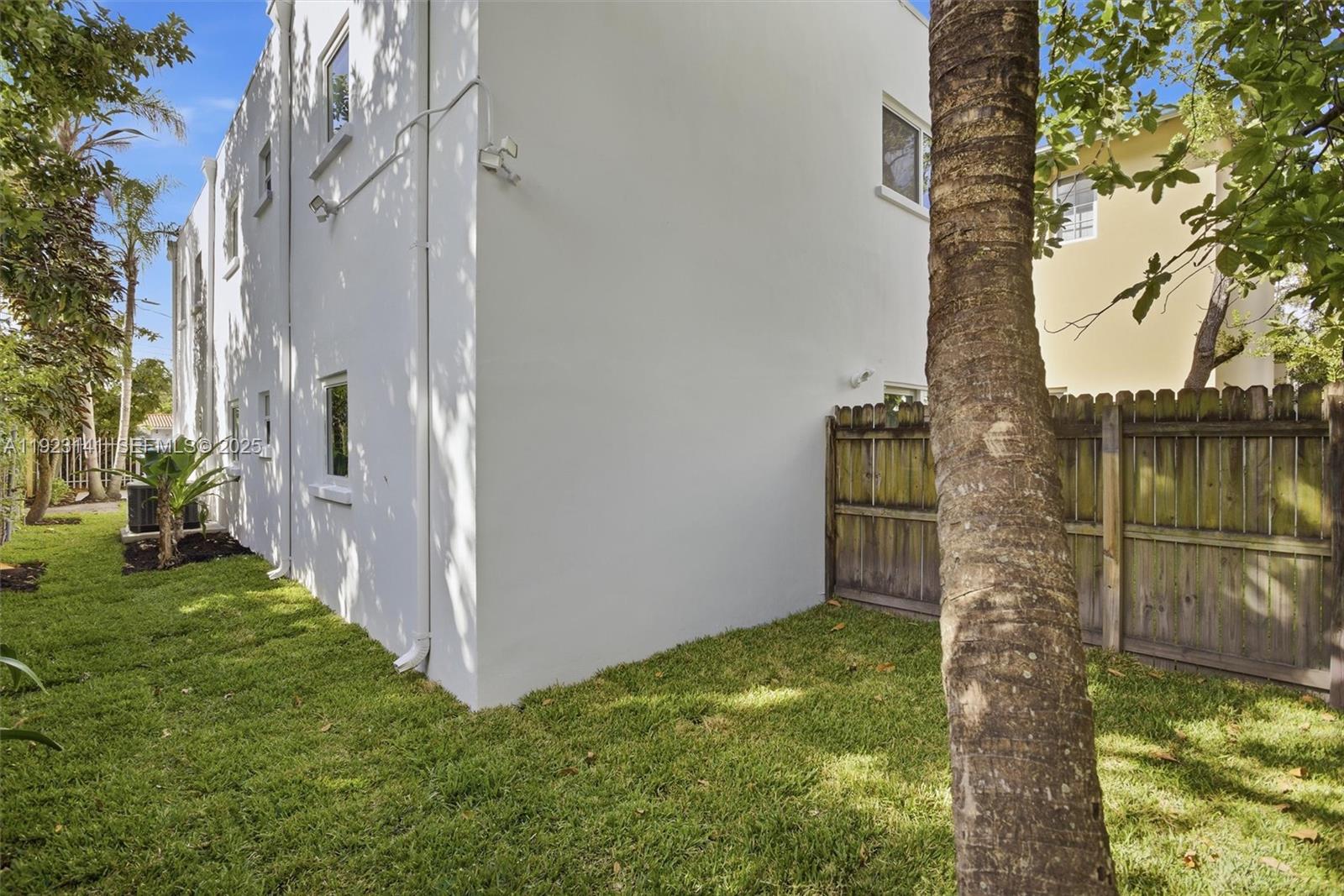 1045 SW 25th Ave Miami, FL 33135