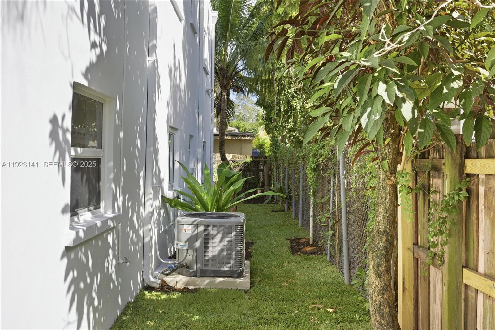 1045 SW 25th Ave Miami, FL 33135