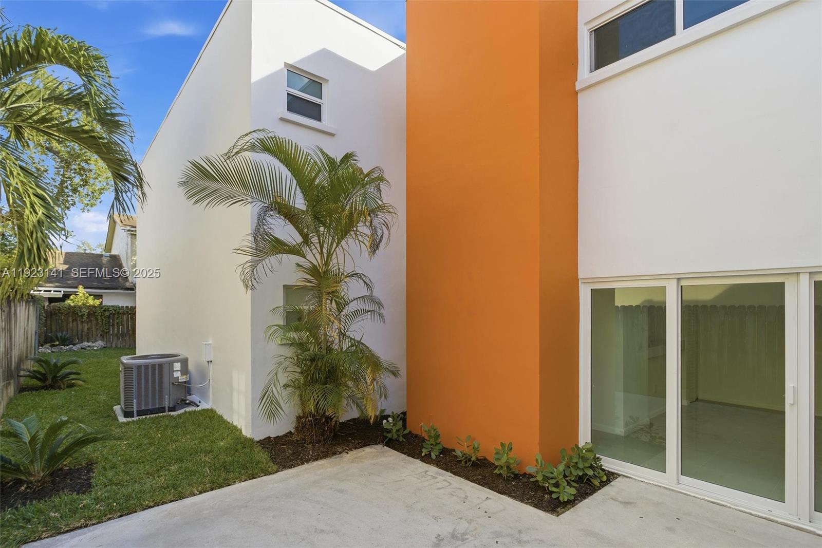 1045 SW 25th Ave Miami, FL 33135