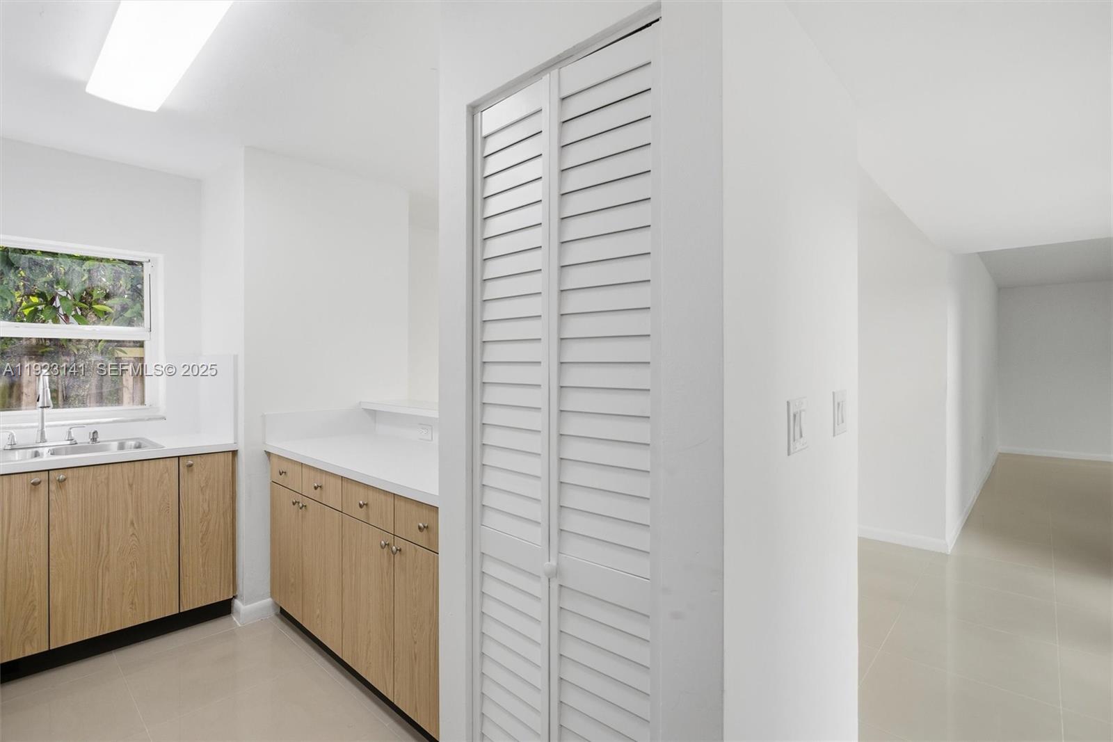 1045 SW 25th Ave Miami, FL 33135