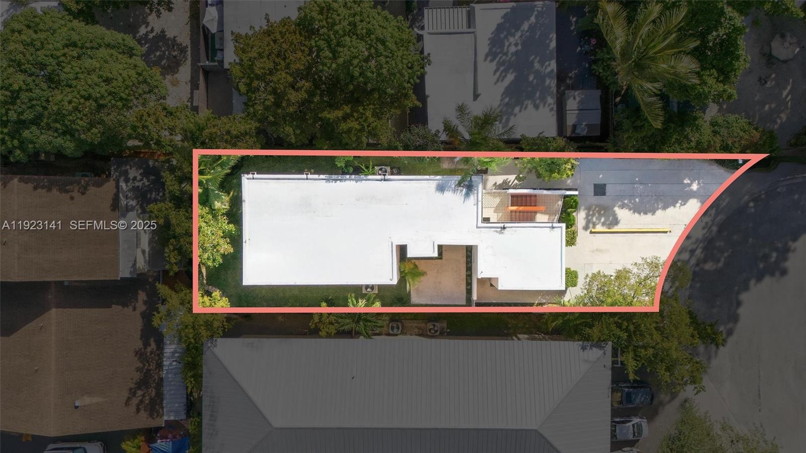 1045 SW 25th Ave Miami, FL 33135