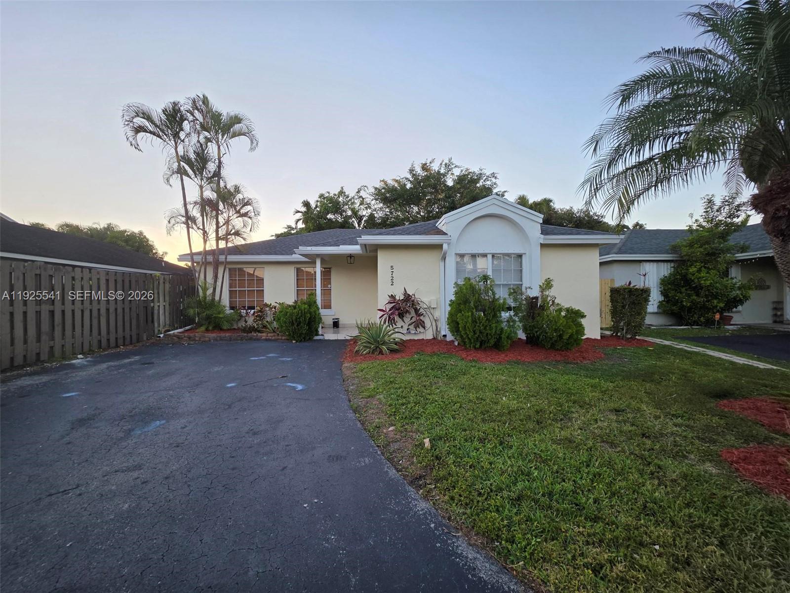 5722 NW 101st Ct Doral, FL 33178
