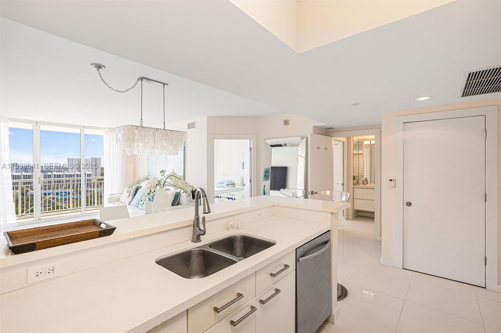 19501 W Country Clb Dr #2307 Aventura, FL 33180