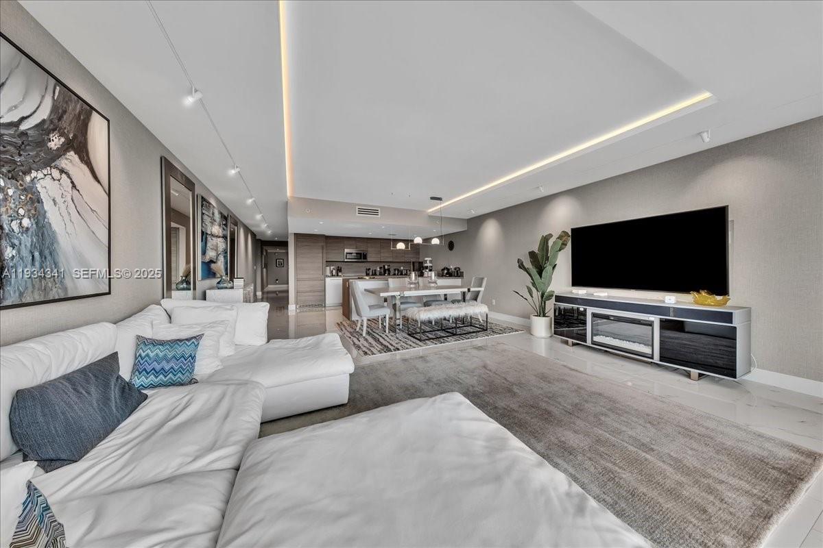 image 400 Sunny Isles Condo Eas17