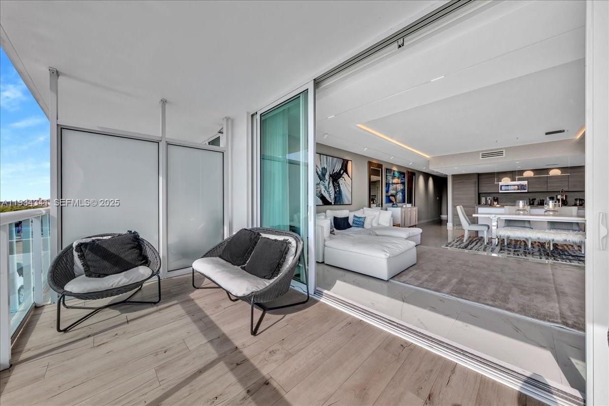 image 400 Sunny Isles Condo Eas21