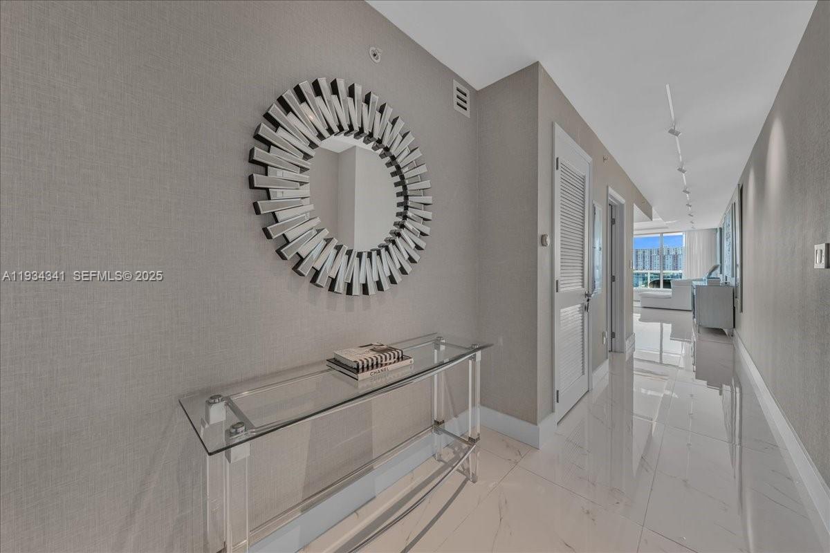 image 400 Sunny Isles Condo Eas25