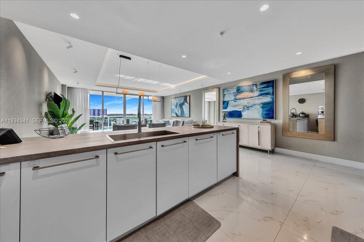 image 400 Sunny Isles Condo Eas2