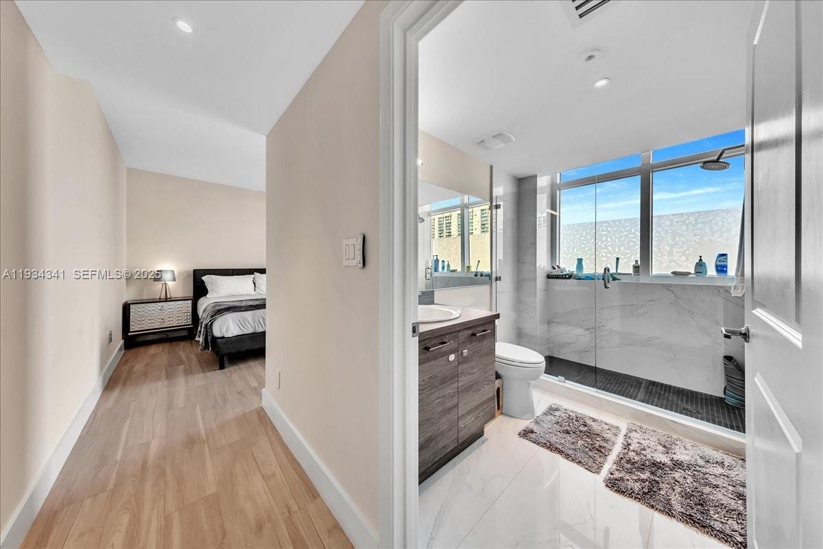 image 400 Sunny Isles Condo Eas31