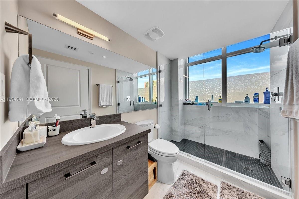 image 400 Sunny Isles Condo Eas32