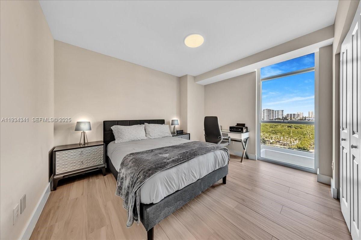 image 400 Sunny Isles Condo Eas33