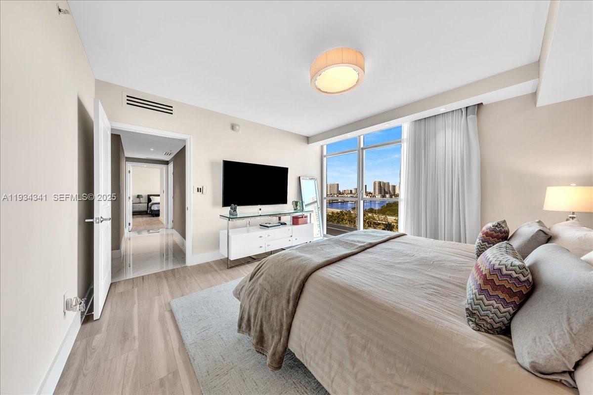 image 400 Sunny Isles Condo Eas36