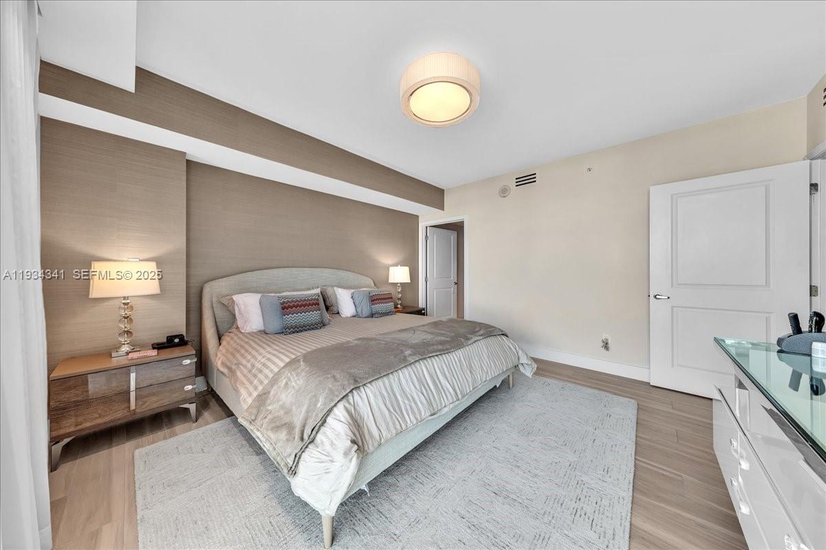 image 400 Sunny Isles Condo Eas37