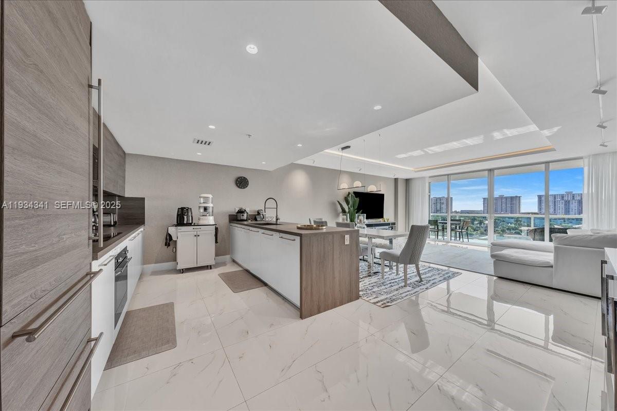 image 400 Sunny Isles Condo Eas3