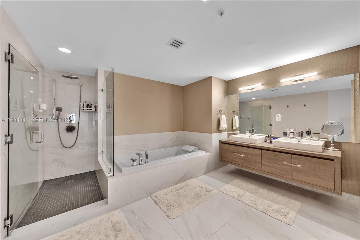 image 400 Sunny Isles Condo Eas40