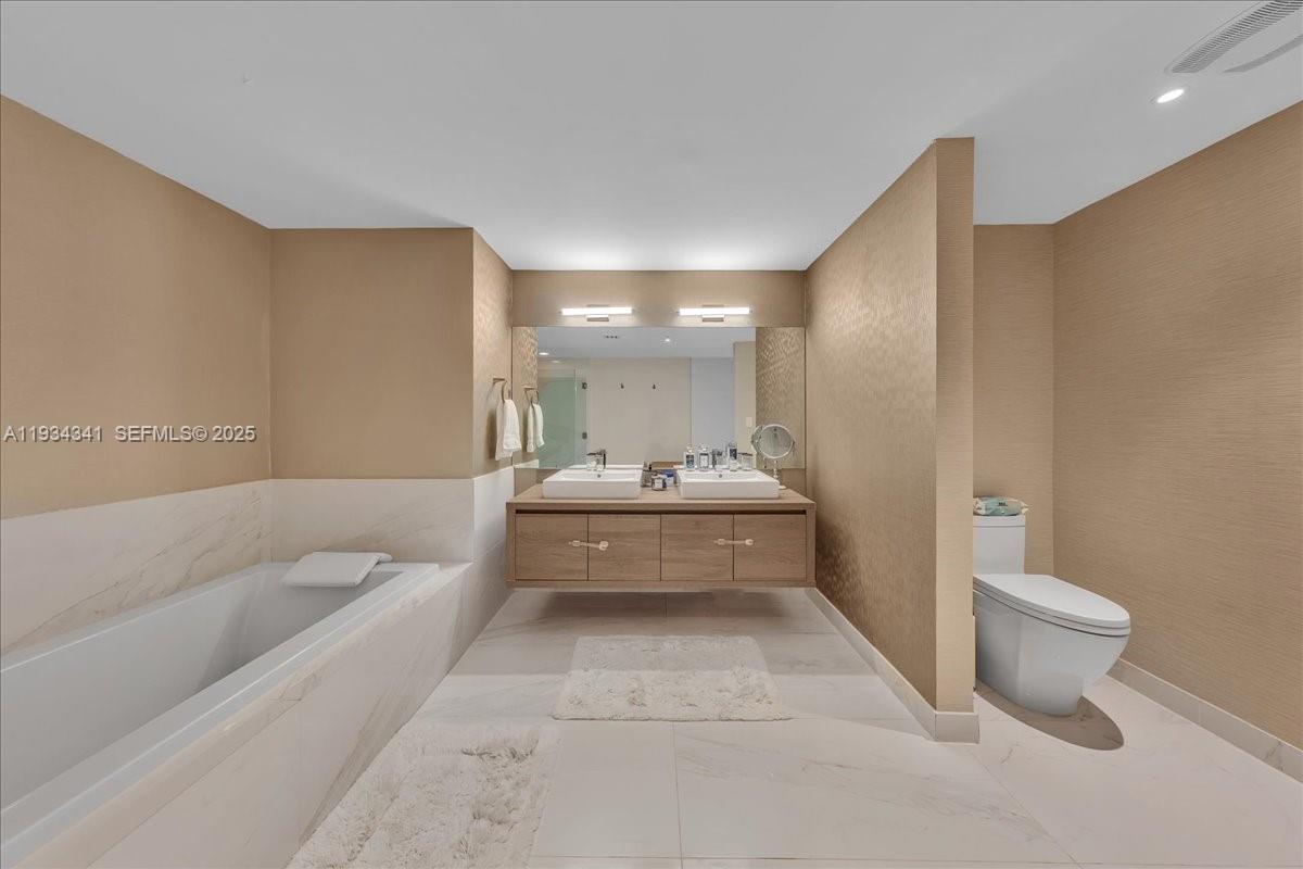 image 400 Sunny Isles Condo Eas41