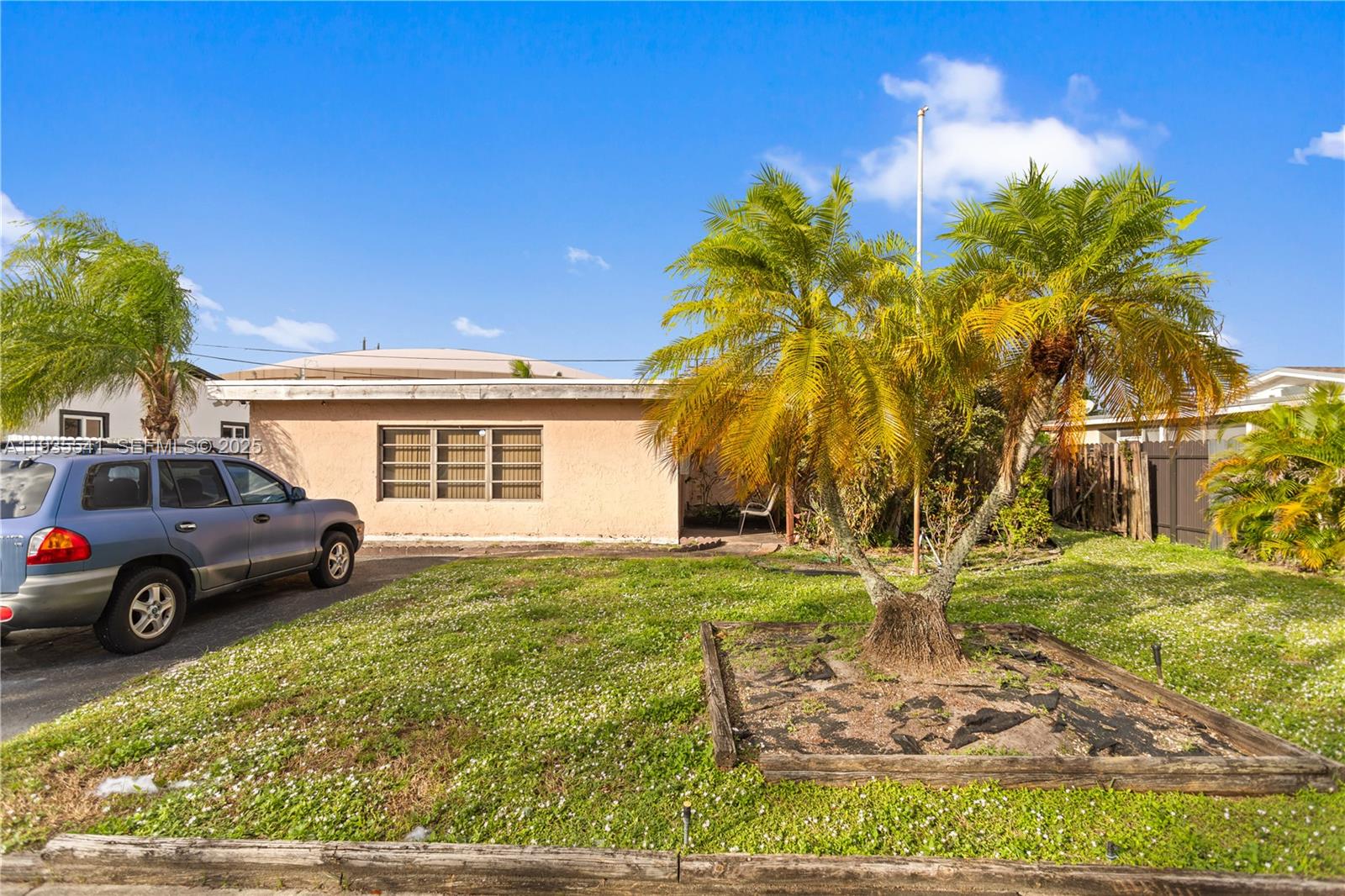 6811 Thomas St Hollywood, FL 33024