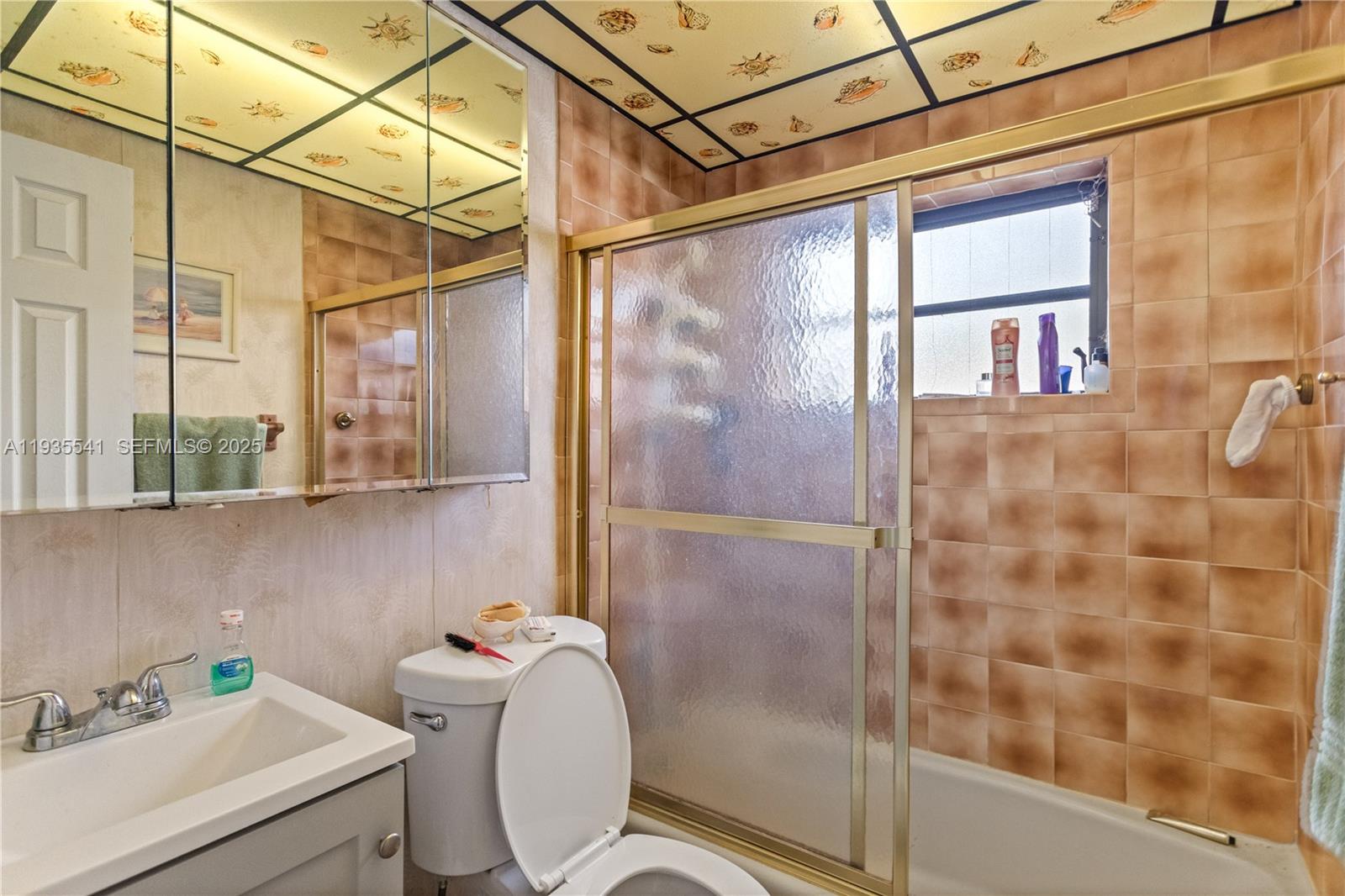 6811 Thomas St Hollywood, FL 33024