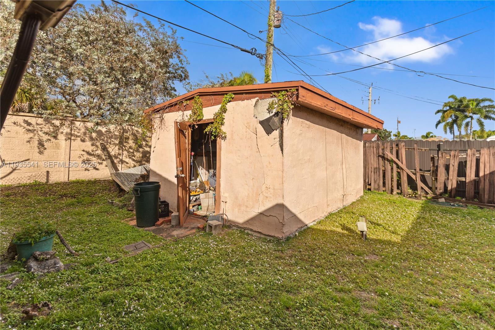 6811 Thomas St Hollywood, FL 33024