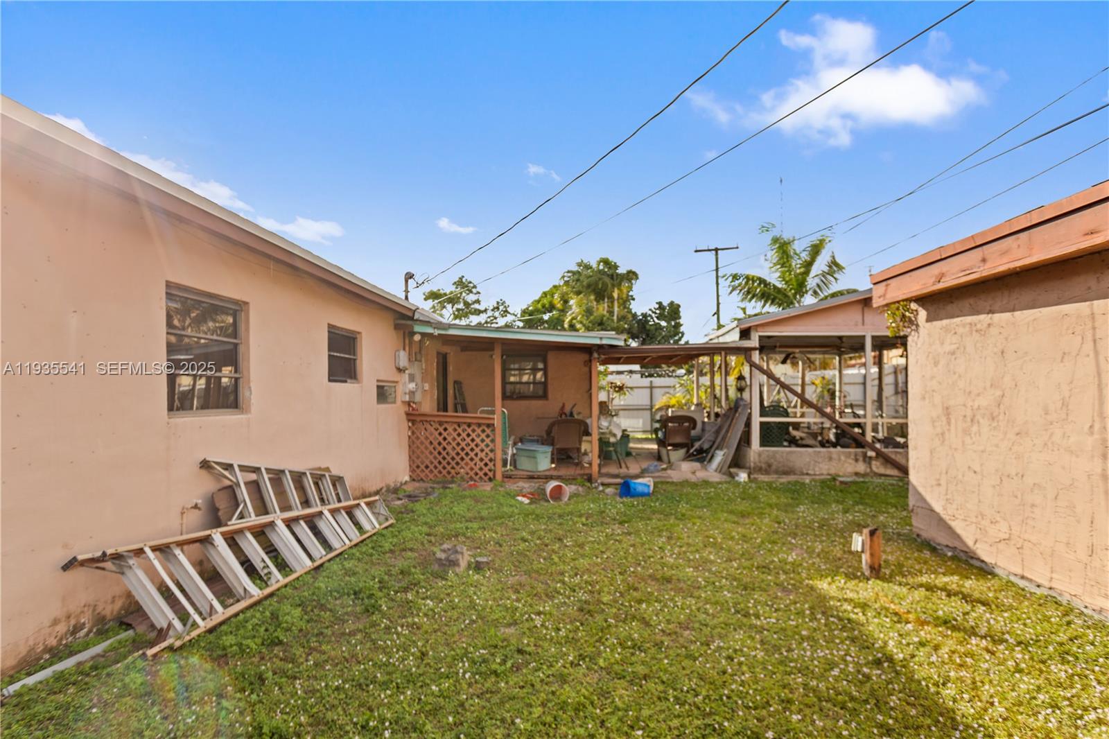 6811 Thomas St Hollywood, FL 33024