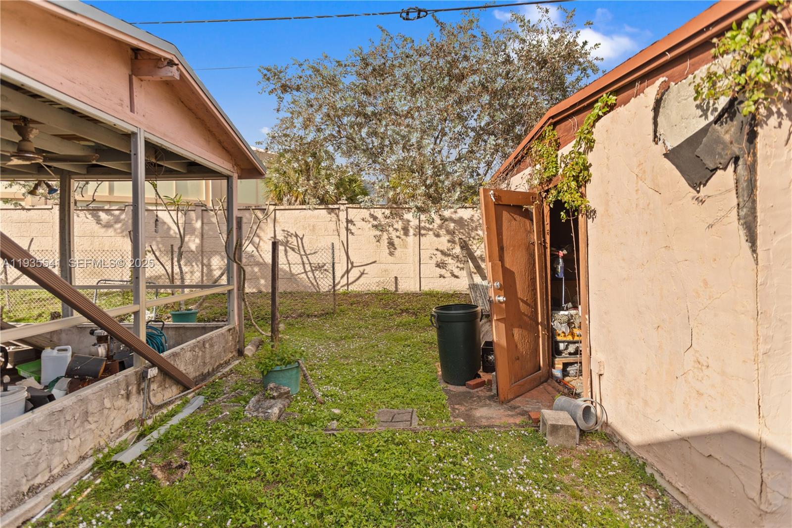 6811 Thomas St Hollywood, FL 33024