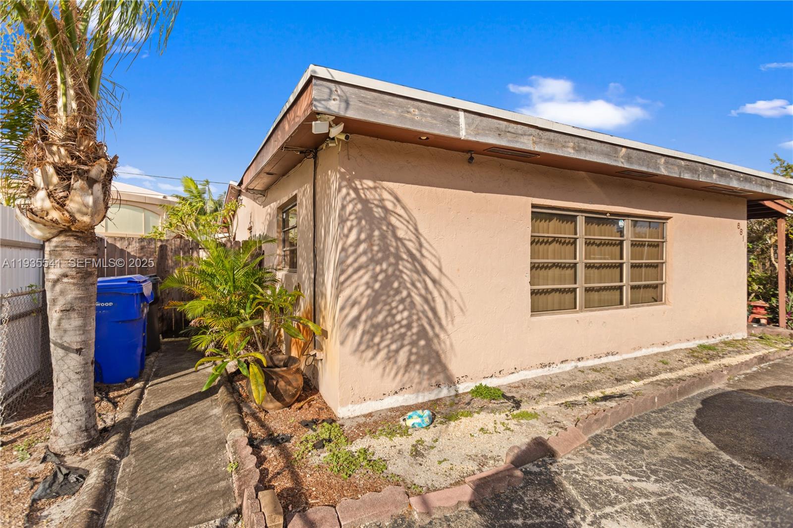 6811 Thomas St Hollywood, FL 33024