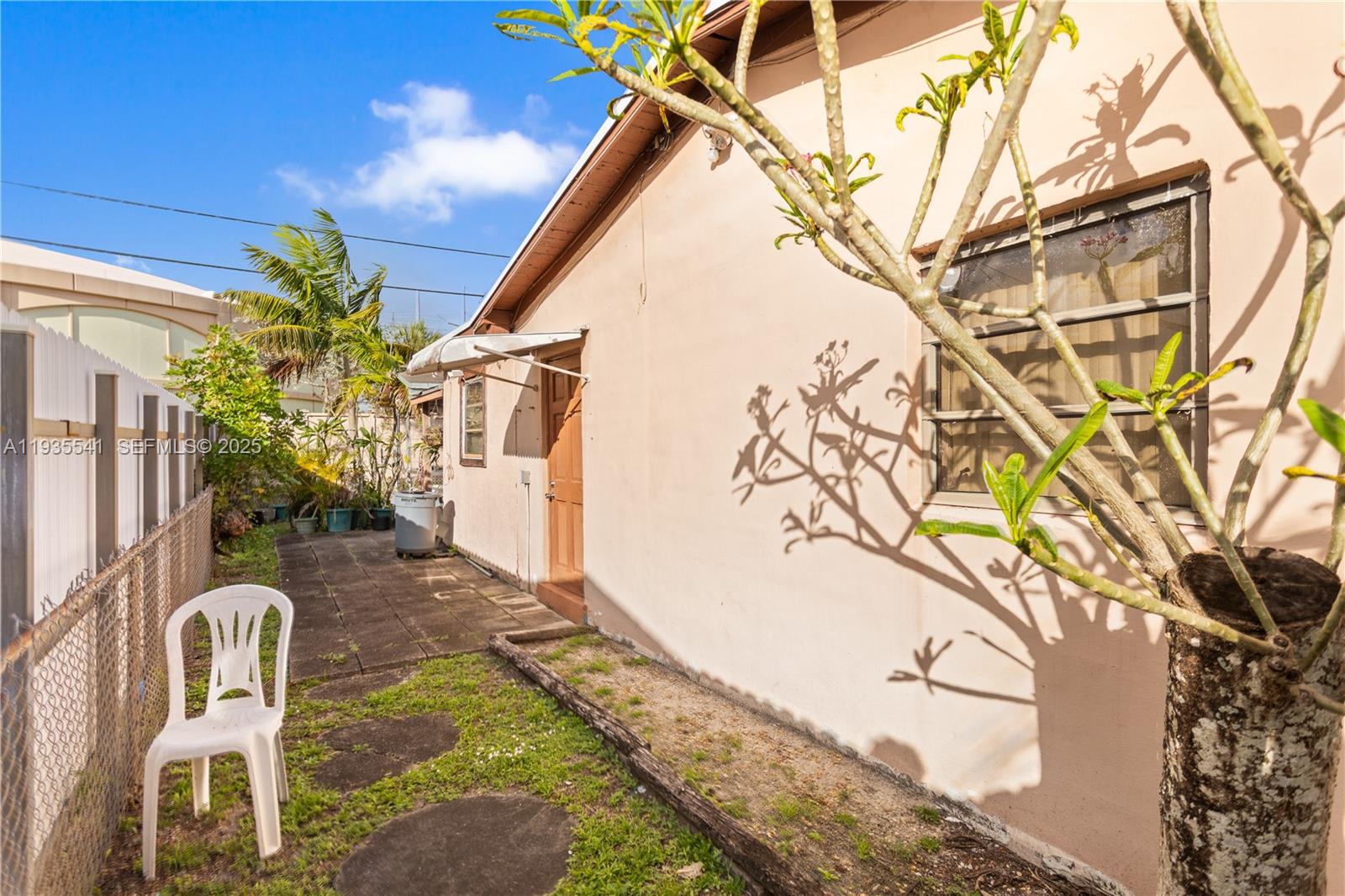 6811 Thomas St Hollywood, FL 33024