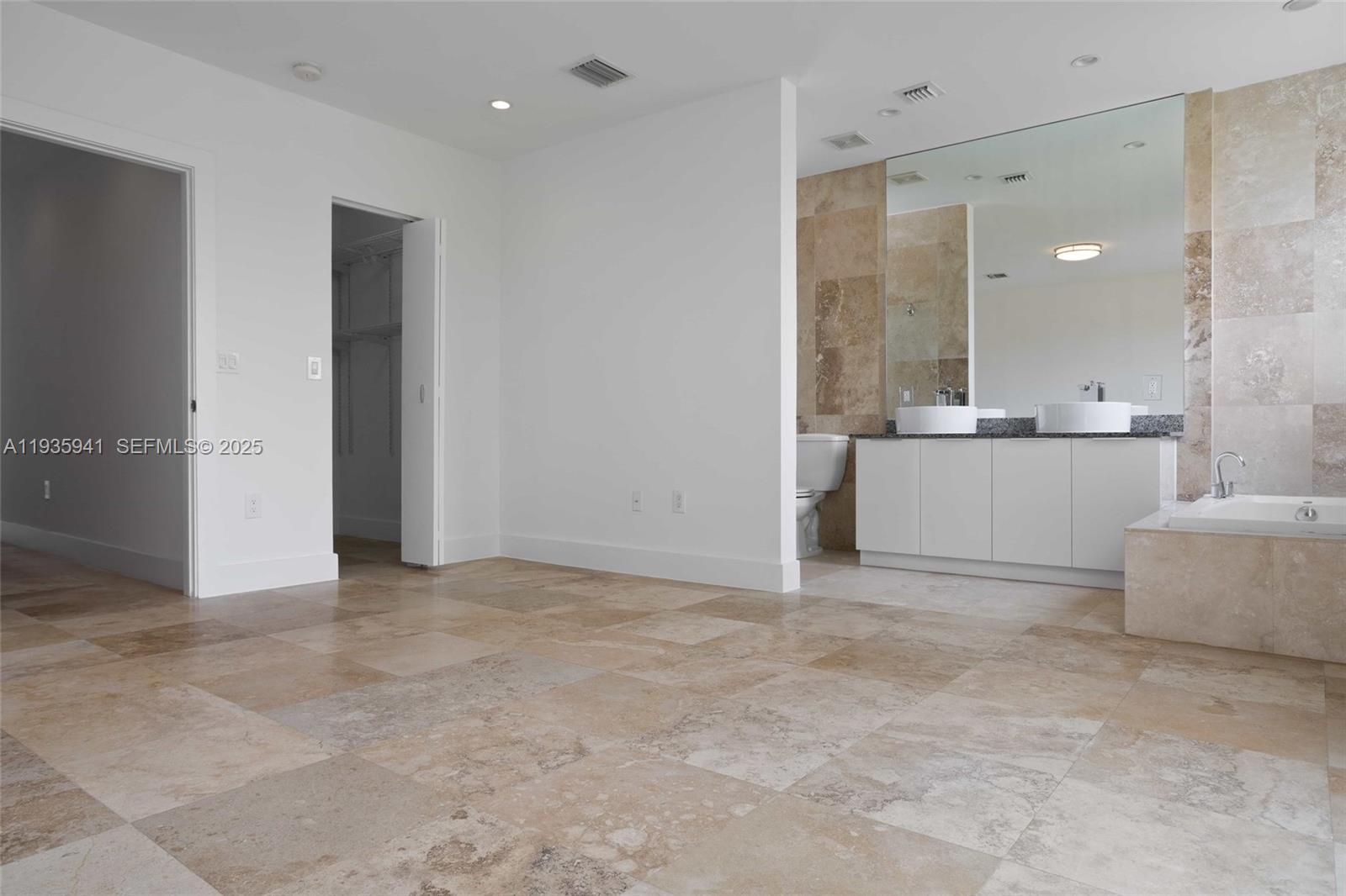 7004 NE 5th Ave Miami, FL 33138