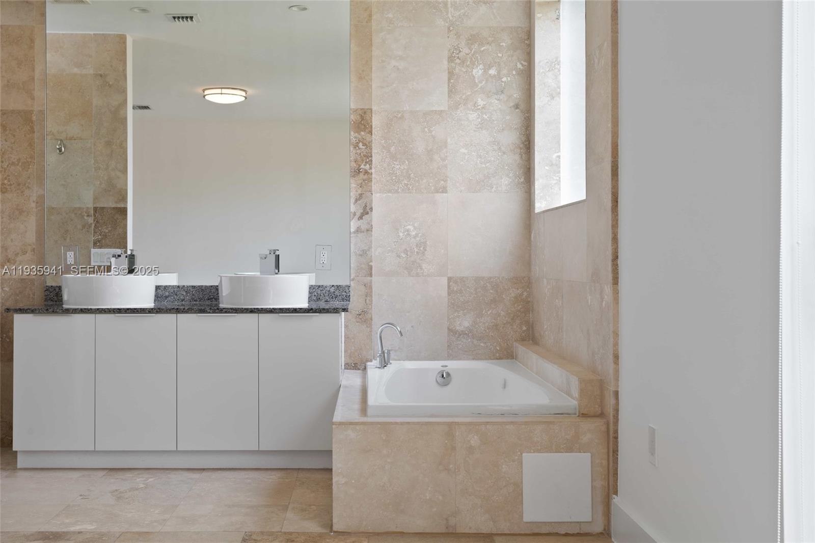 7004 NE 5th Ave Miami, FL 33138