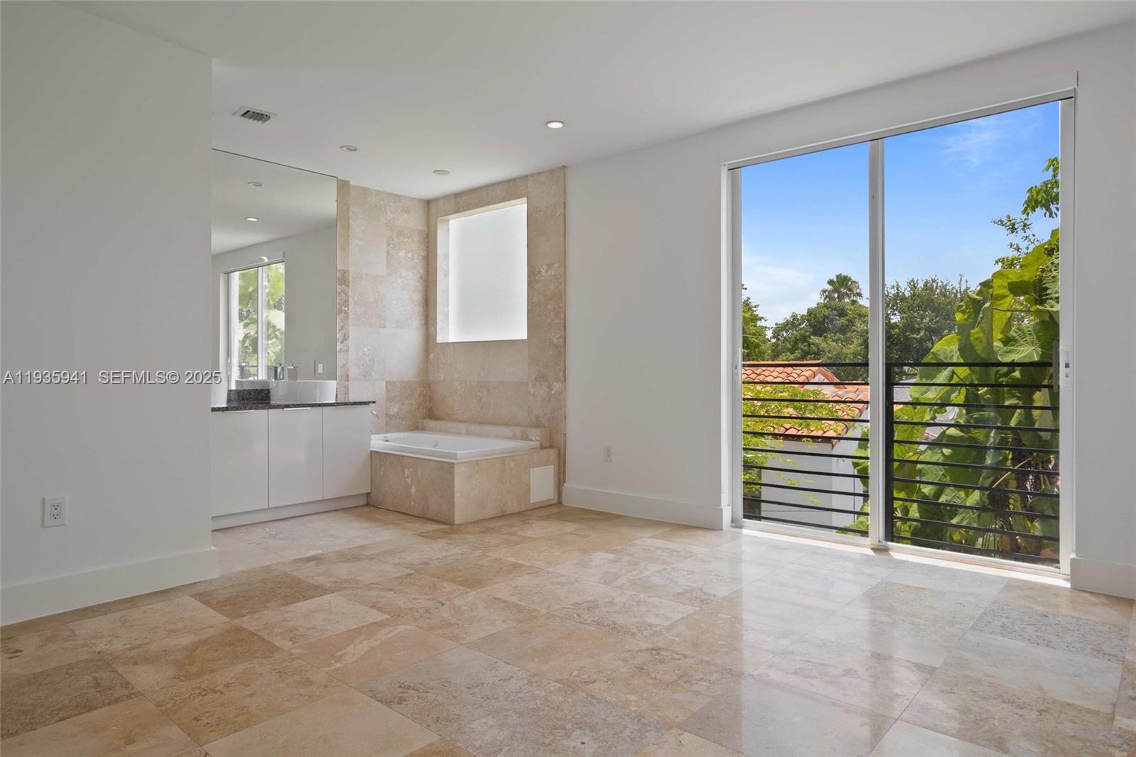 7004 NE 5th Ave Miami, FL 33138