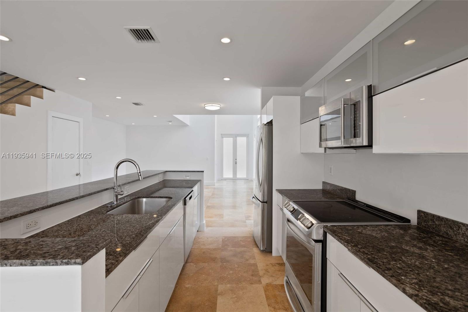 7004 NE 5th Ave Miami, FL 33138