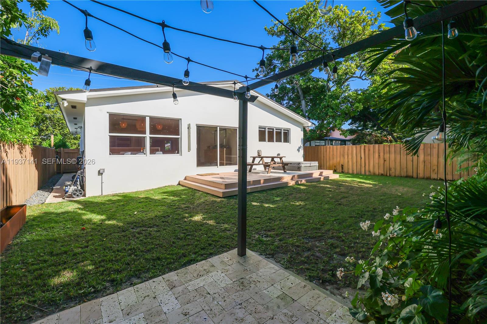 254 NW 43rd St Miami, FL 33127