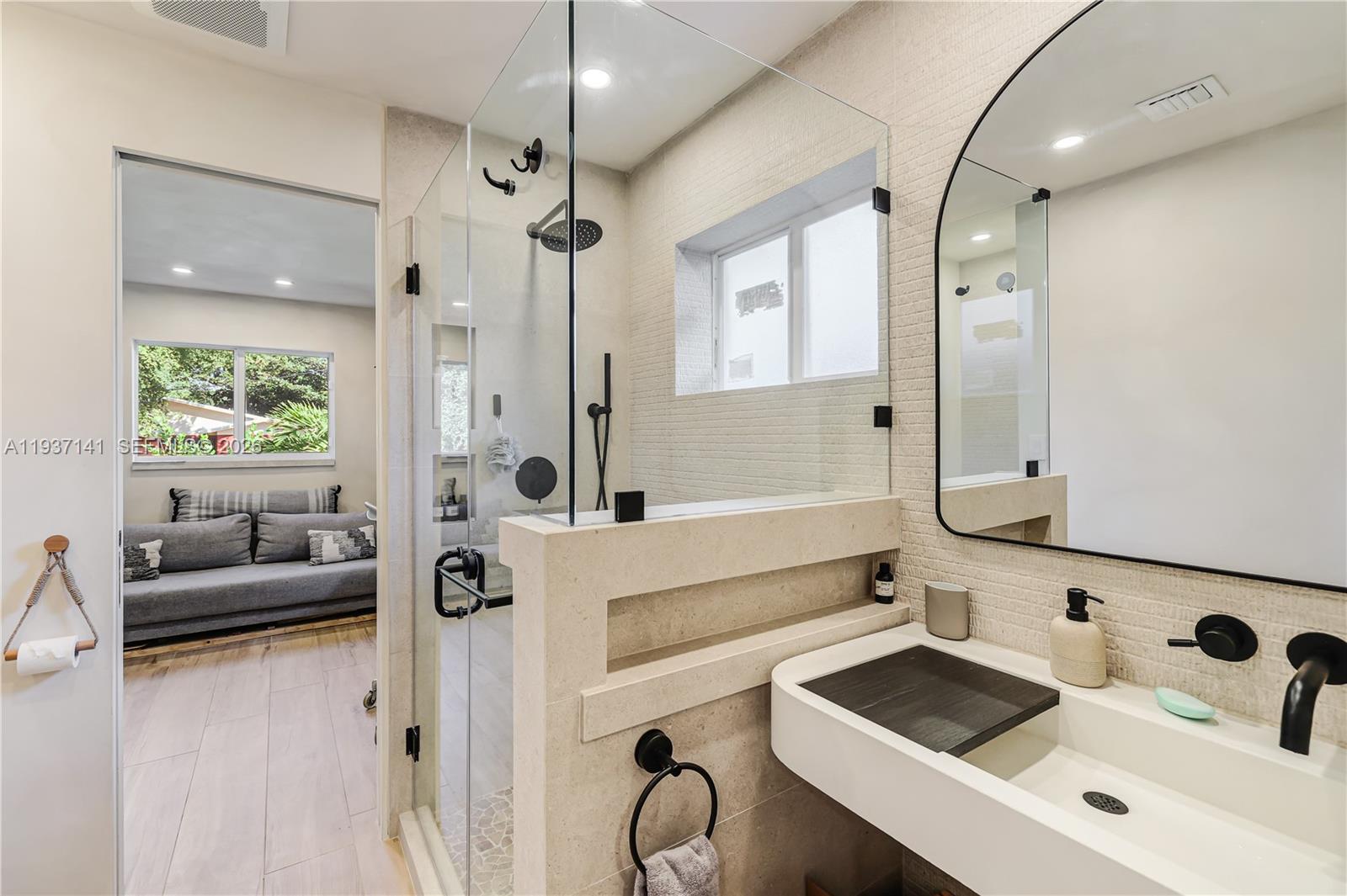 254 NW 43rd St Miami, FL 33127