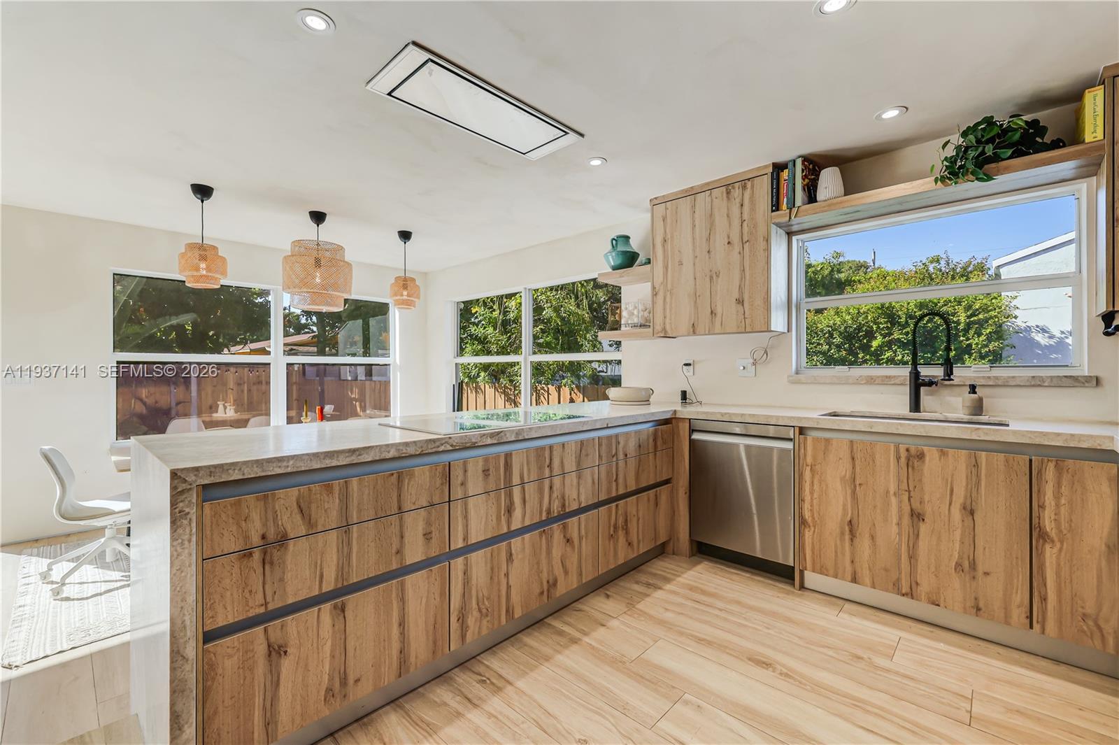 254 NW 43rd St Miami, FL 33127