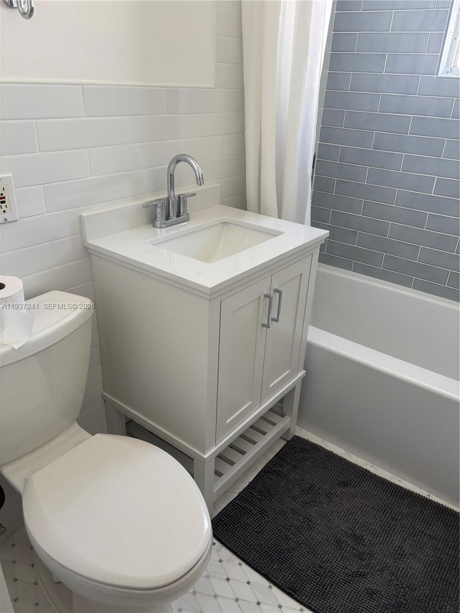 610 8th St #204 Miami Beach, FL 33139