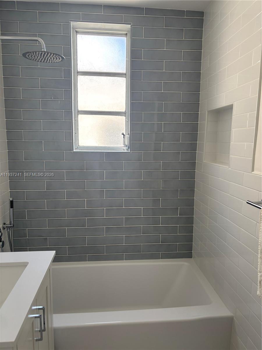 610 8th St #204 Miami Beach, FL 33139