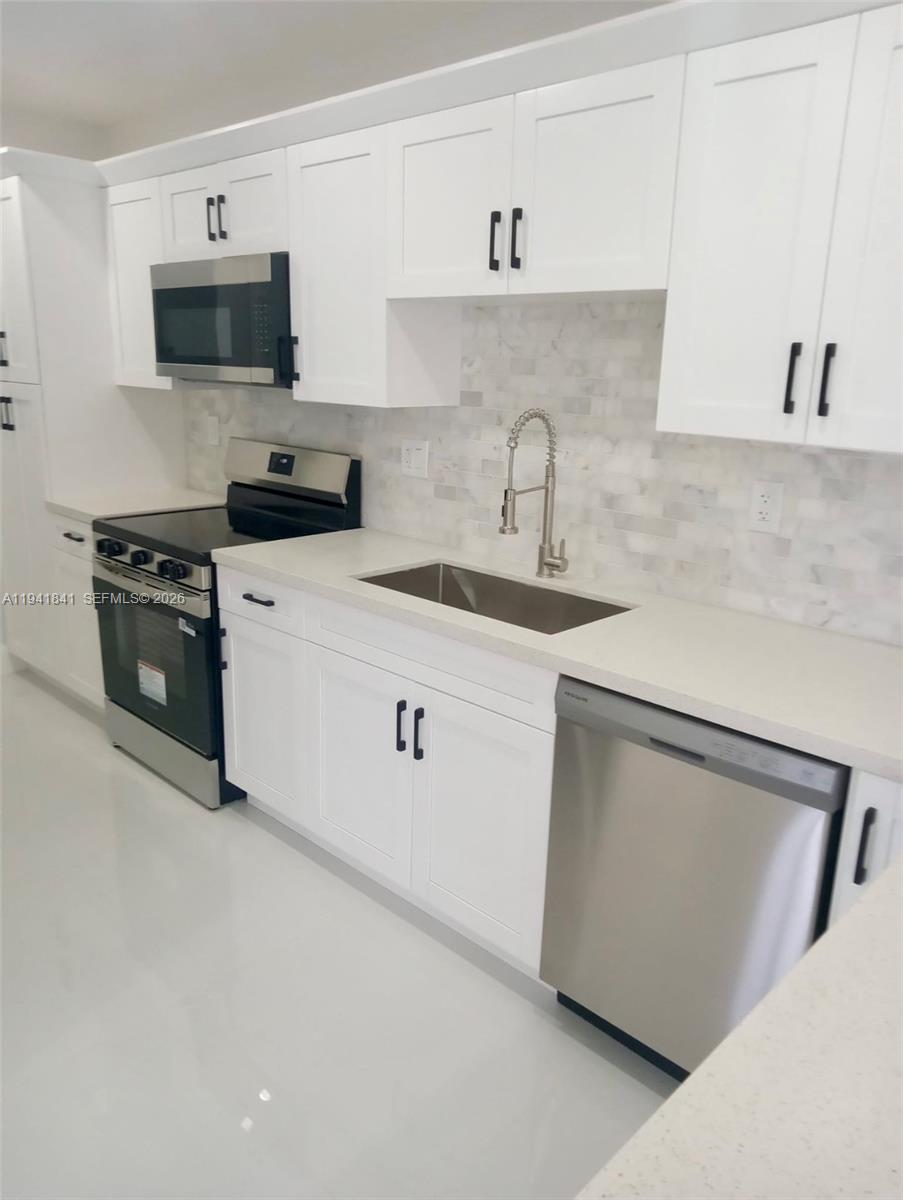 4315 SW 98th Ave Miami, FL 33165