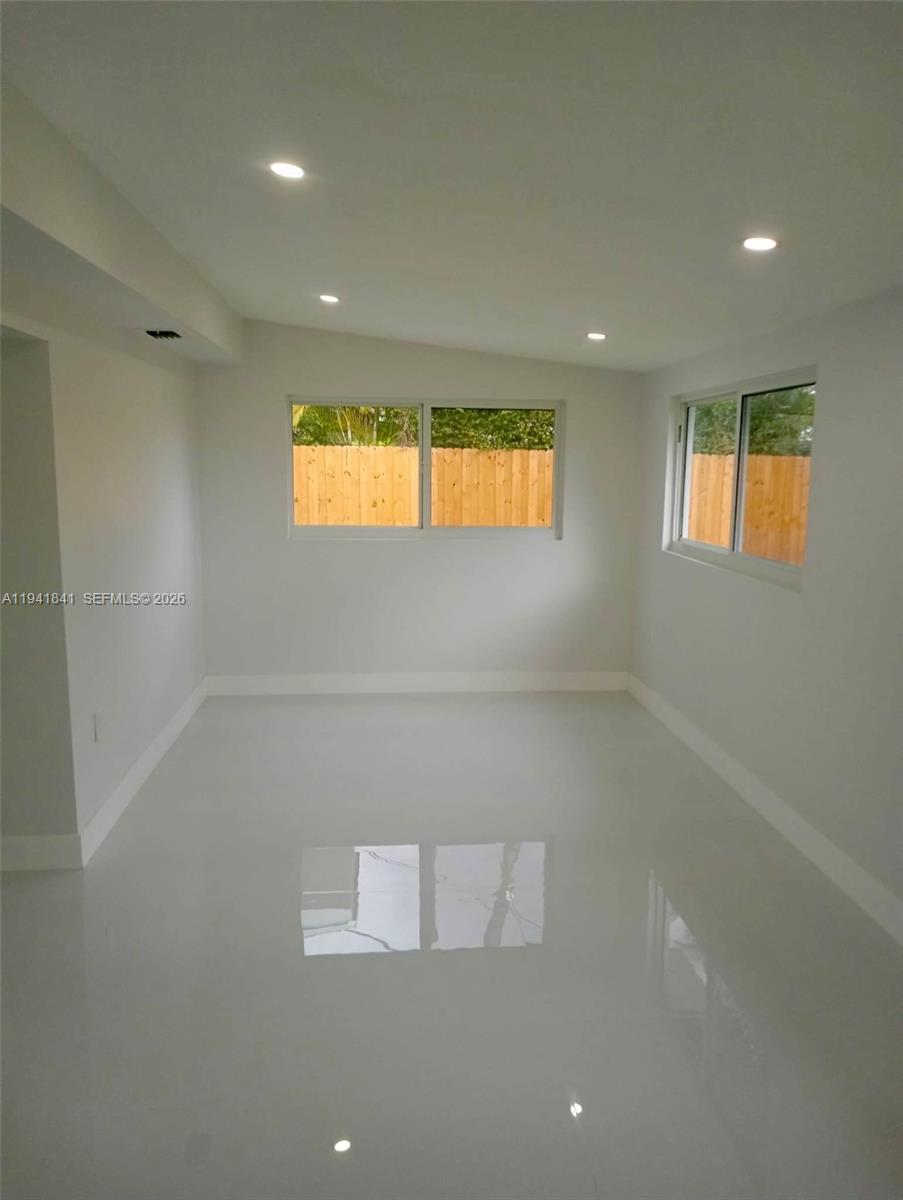 4315 SW 98th Ave Miami, FL 33165