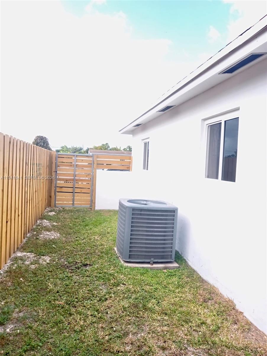 4315 SW 98th Ave Miami, FL 33165