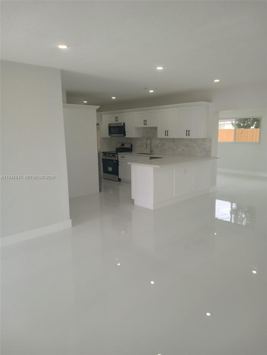 4315 SW 98th Ave Miami, FL 33165